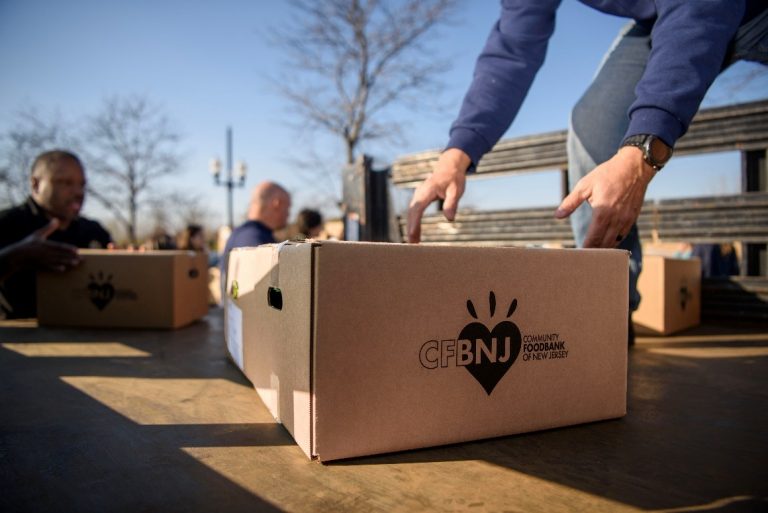 BERGEN COUNTY & COMMUNITY FOOD BANK OF NJ TEAM UP TO DISTRIBUTE FRESH PRODUCE FOR THANKGIVING